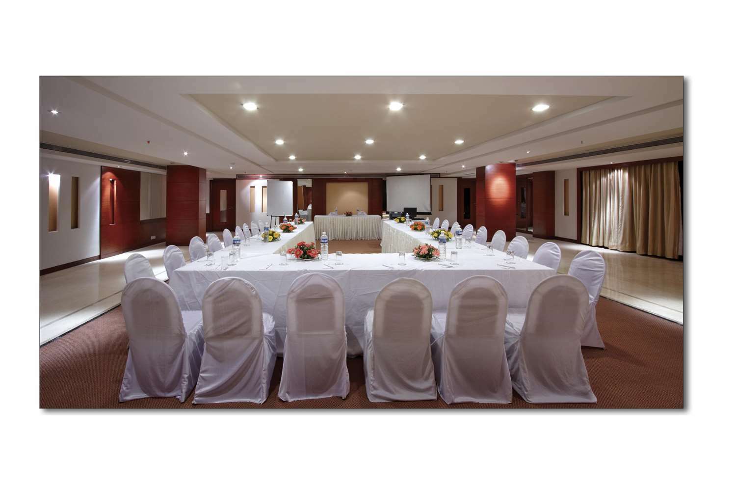 Surestay Plus Hotel By Best Western Indore Business photo